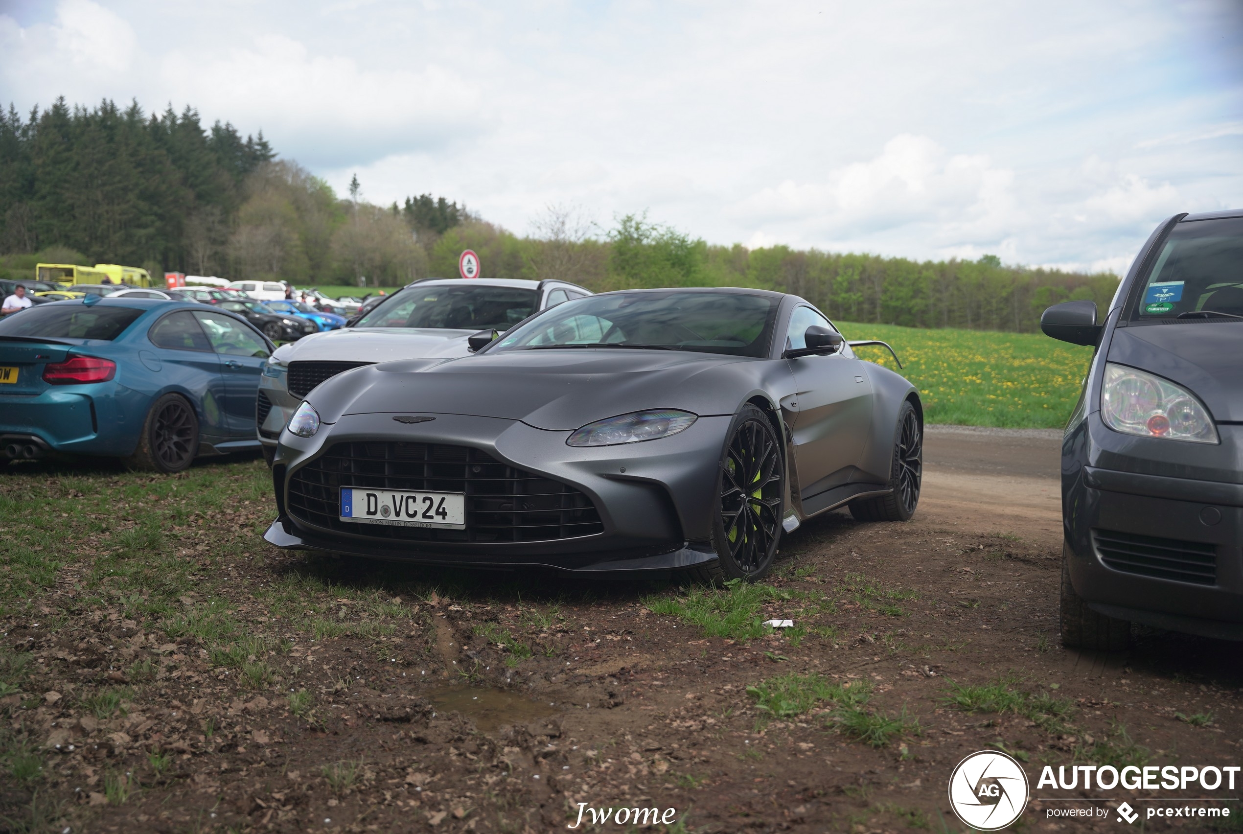 Aston Martin V12 Vantage 2023