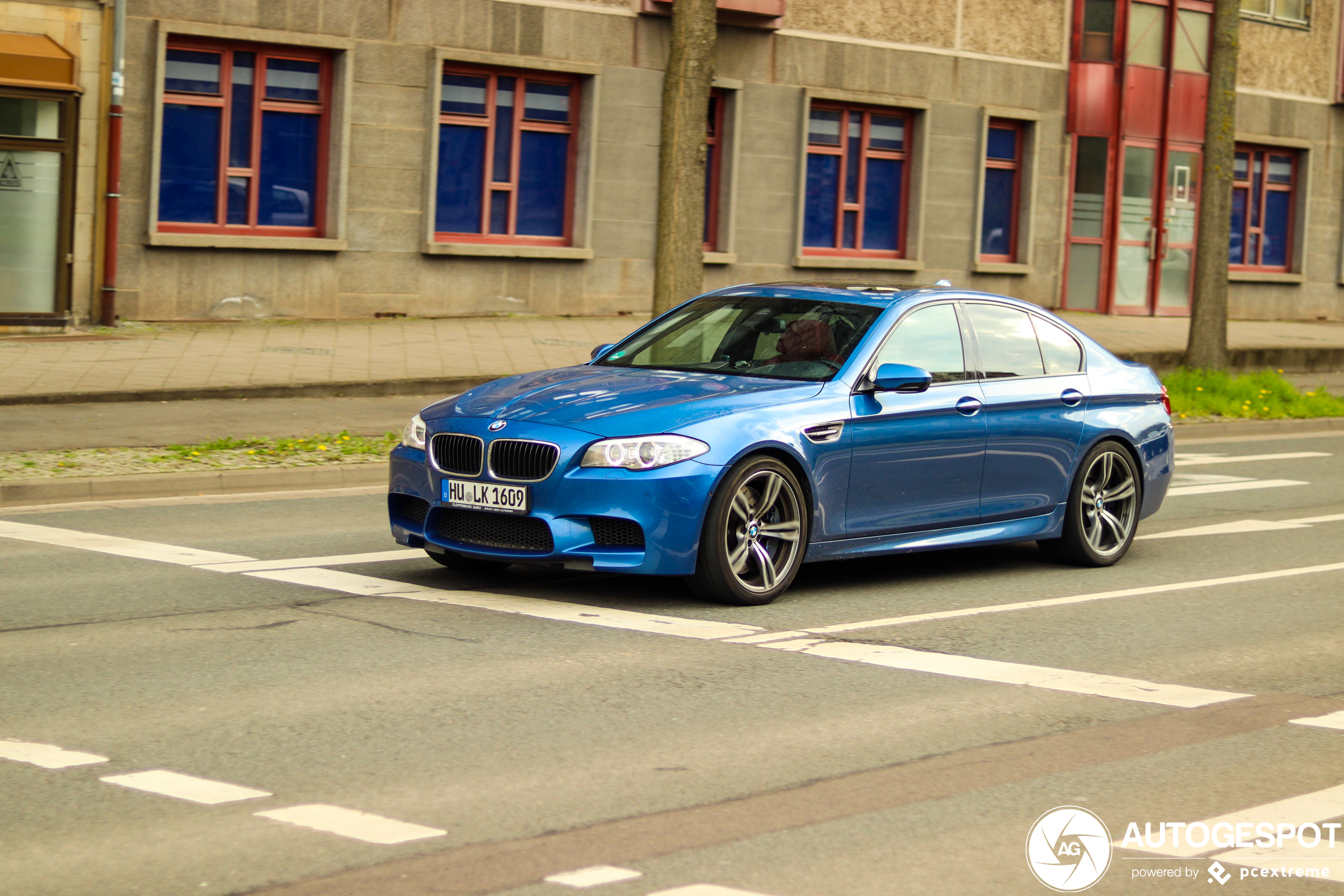 BMW M5 F10 2011