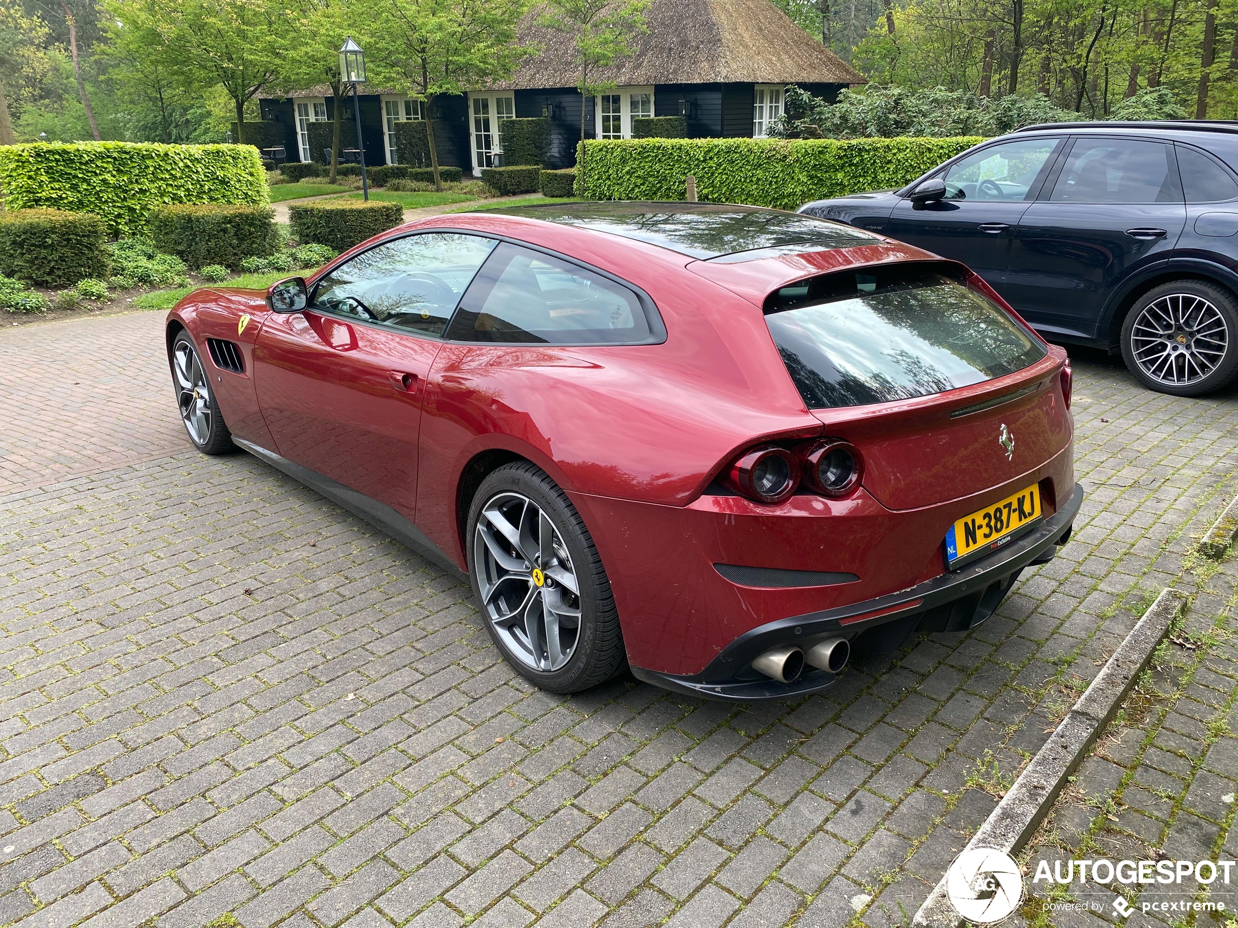 Ferrari GTC4Lusso T