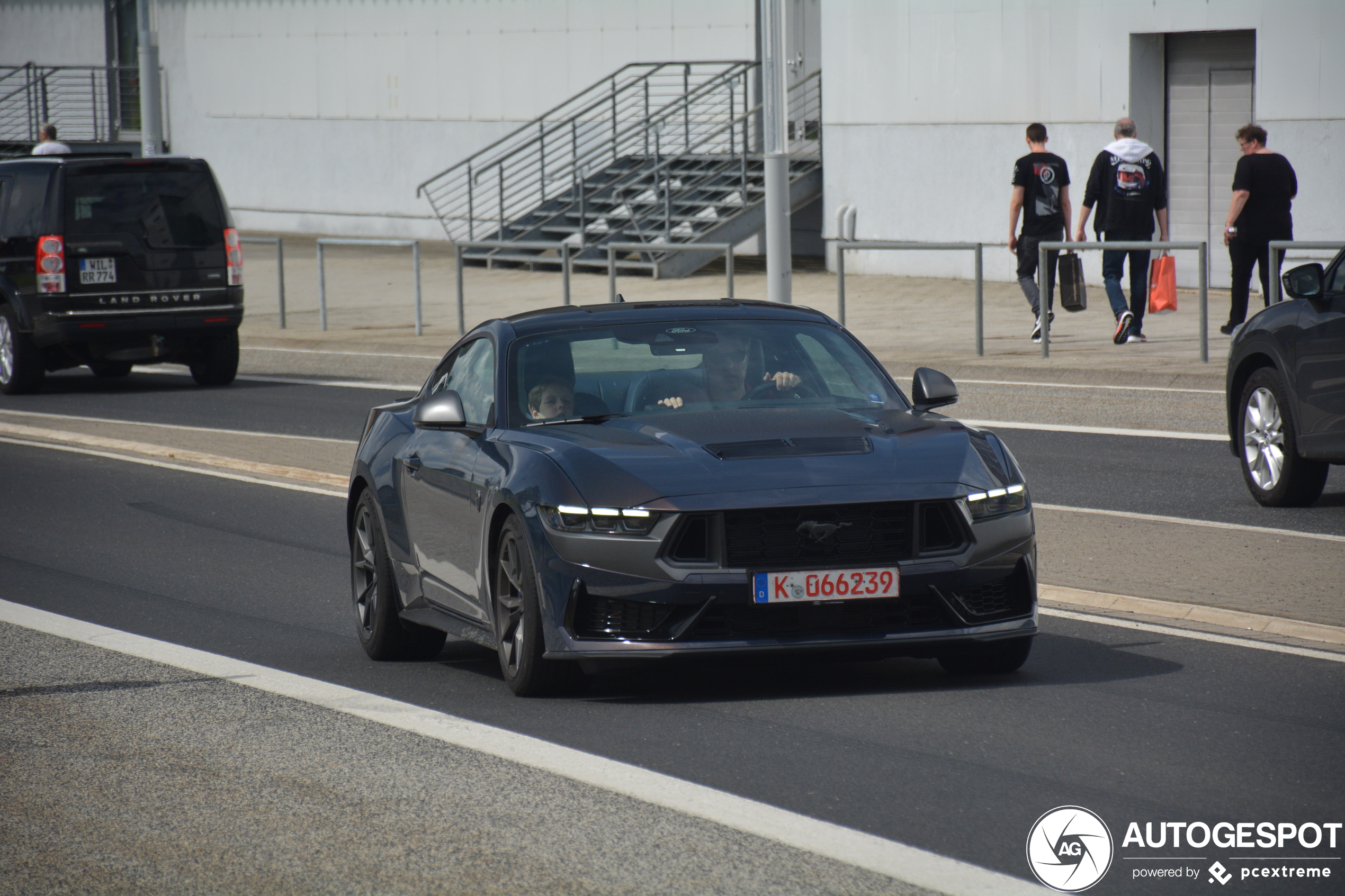 Mustang Dark Horse op proefrit in Nürburg