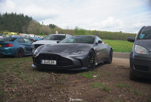 Aston Martin V12 Vantage 2023