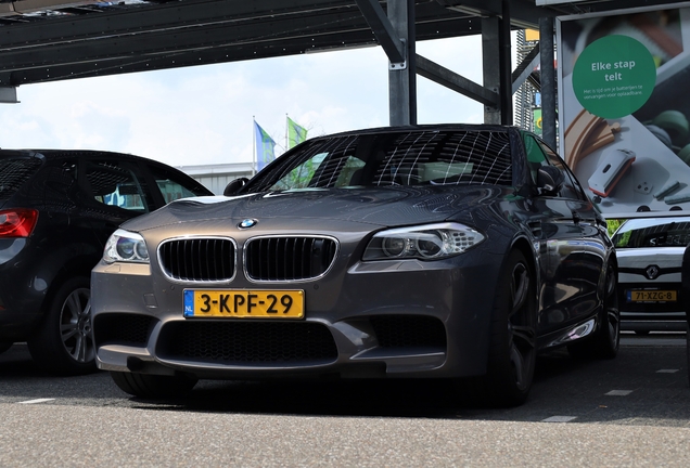 BMW M5 F10 2011