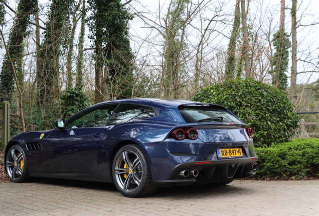 Ferrari GTC4Lusso