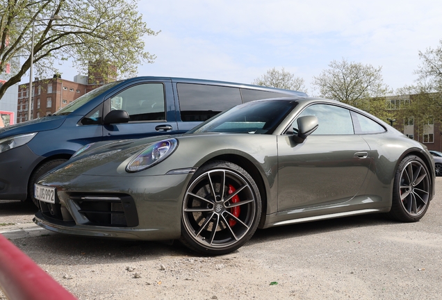 Porsche 992 Carrera 4S