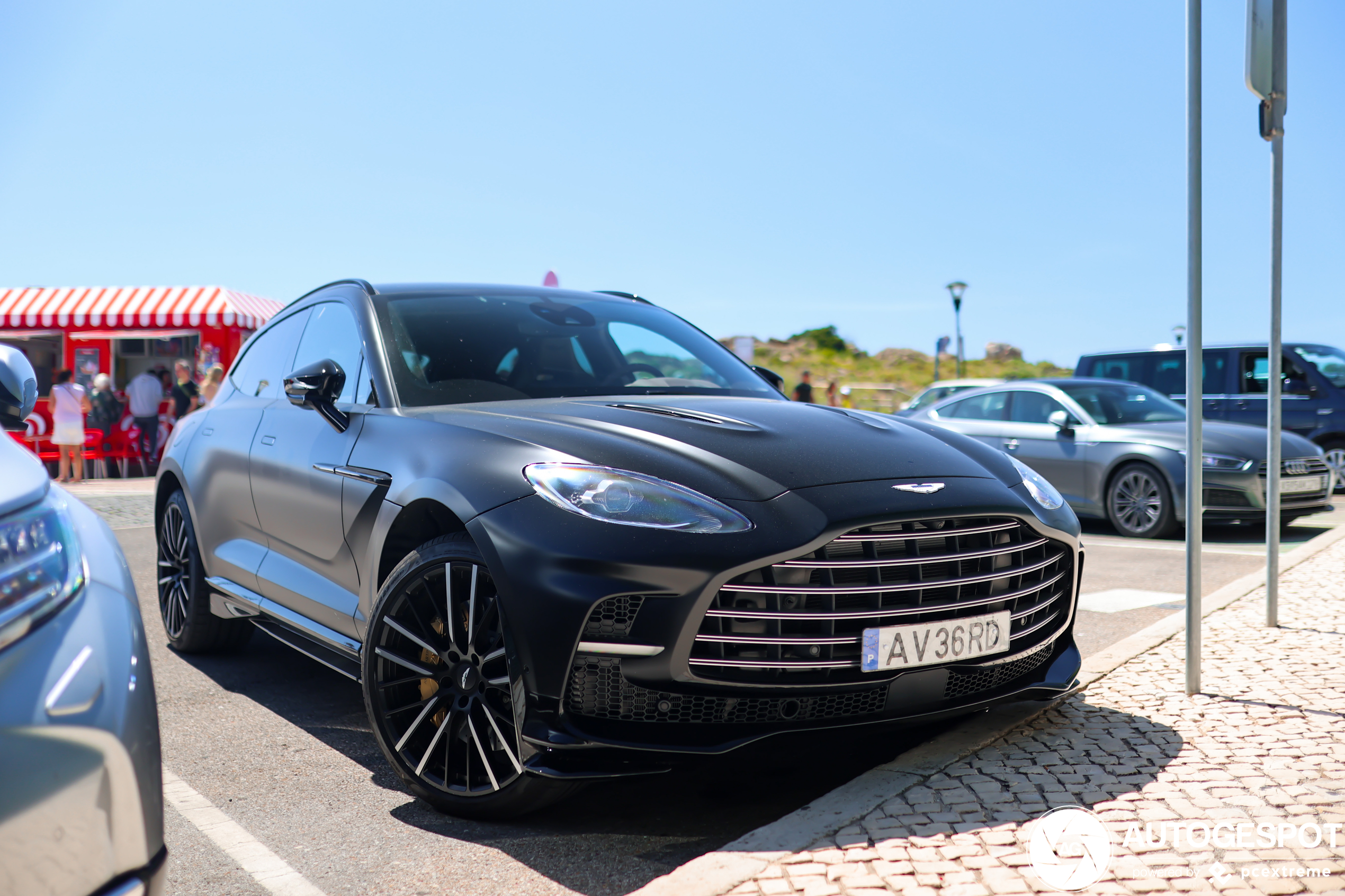 Aston Martin DBX707