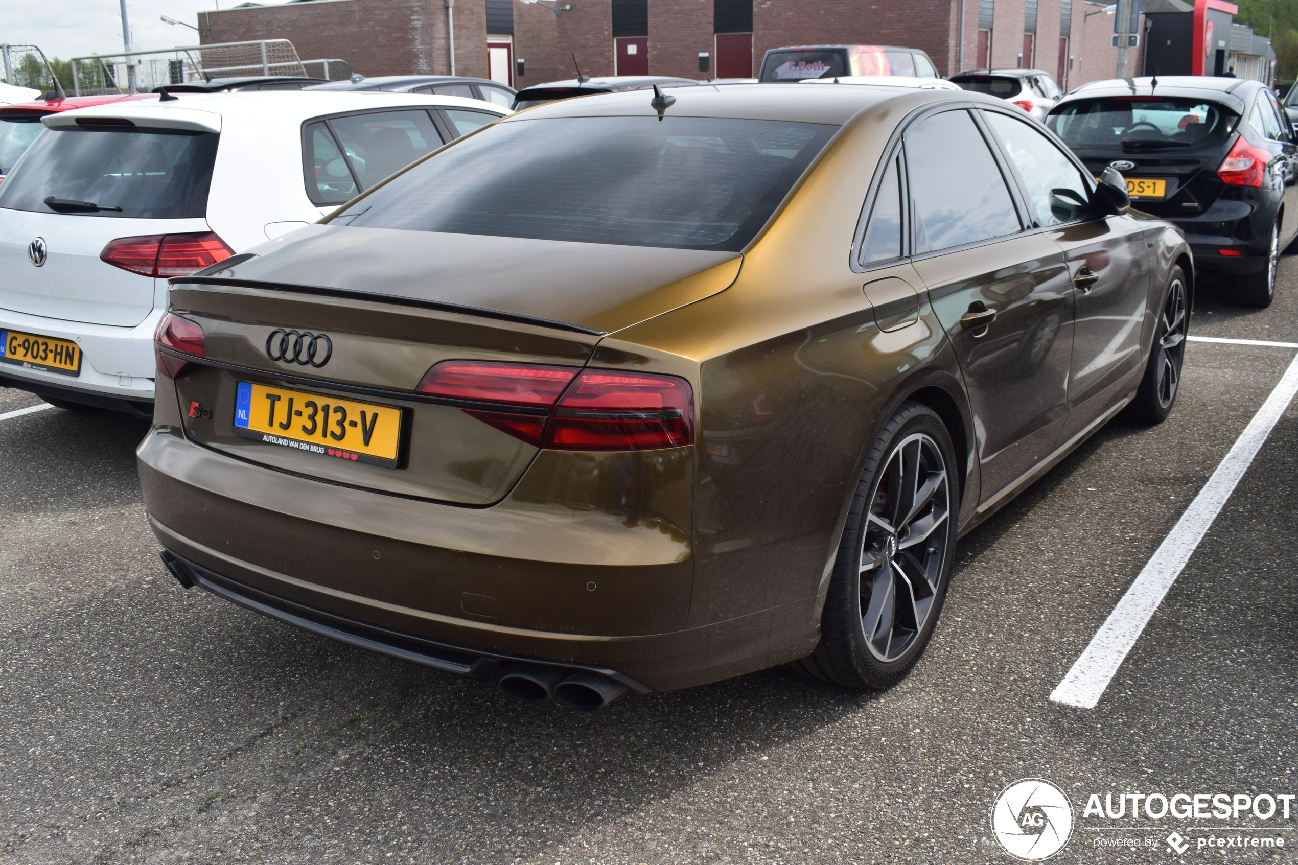 Twee stuks lekker gekleurde Audi S8 Plus