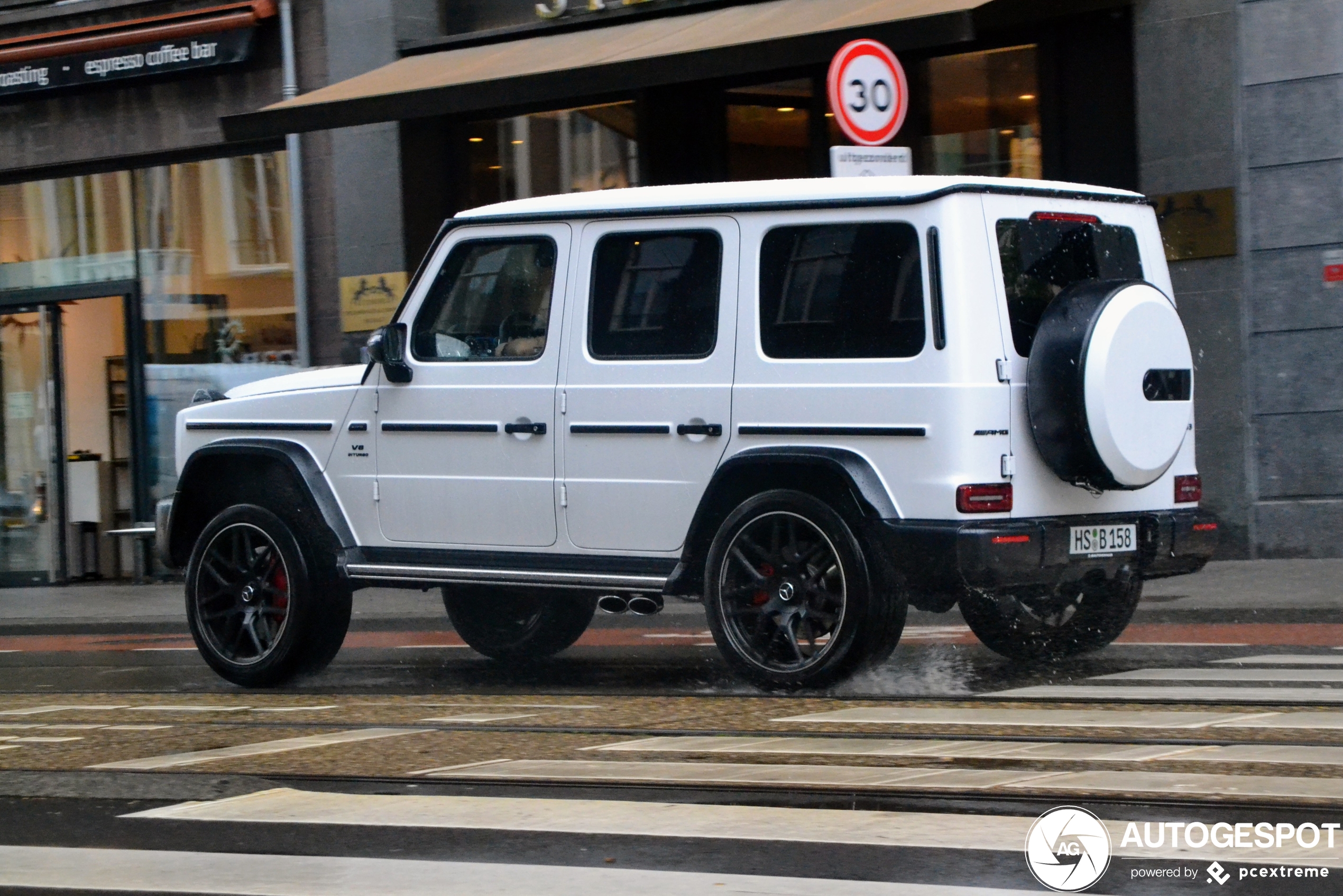 G63 laat banden roken