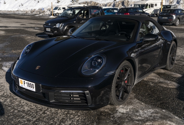 Porsche 992 Carrera 4S Cabriolet