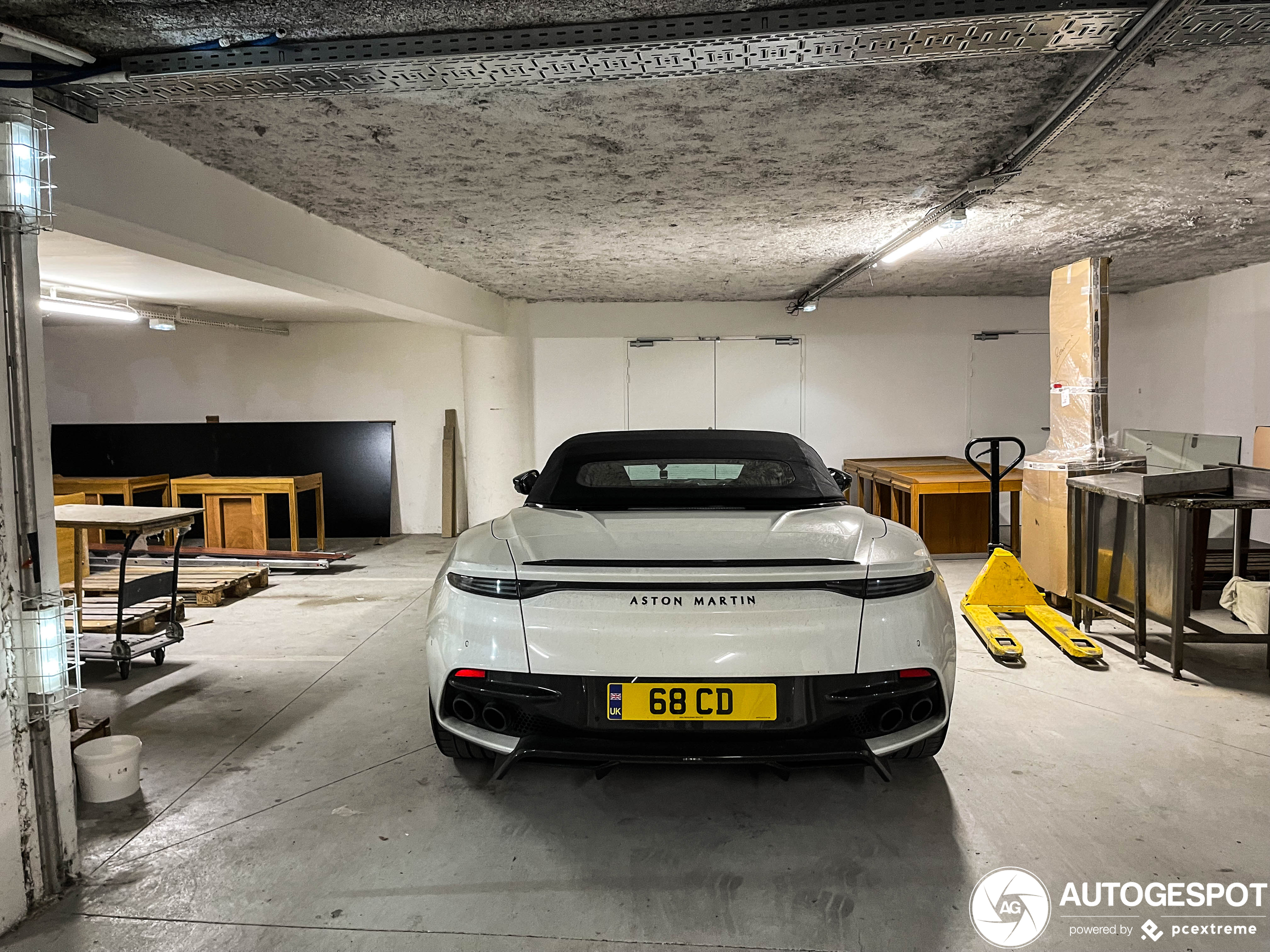 Aston Martin DBS Superleggera Volante