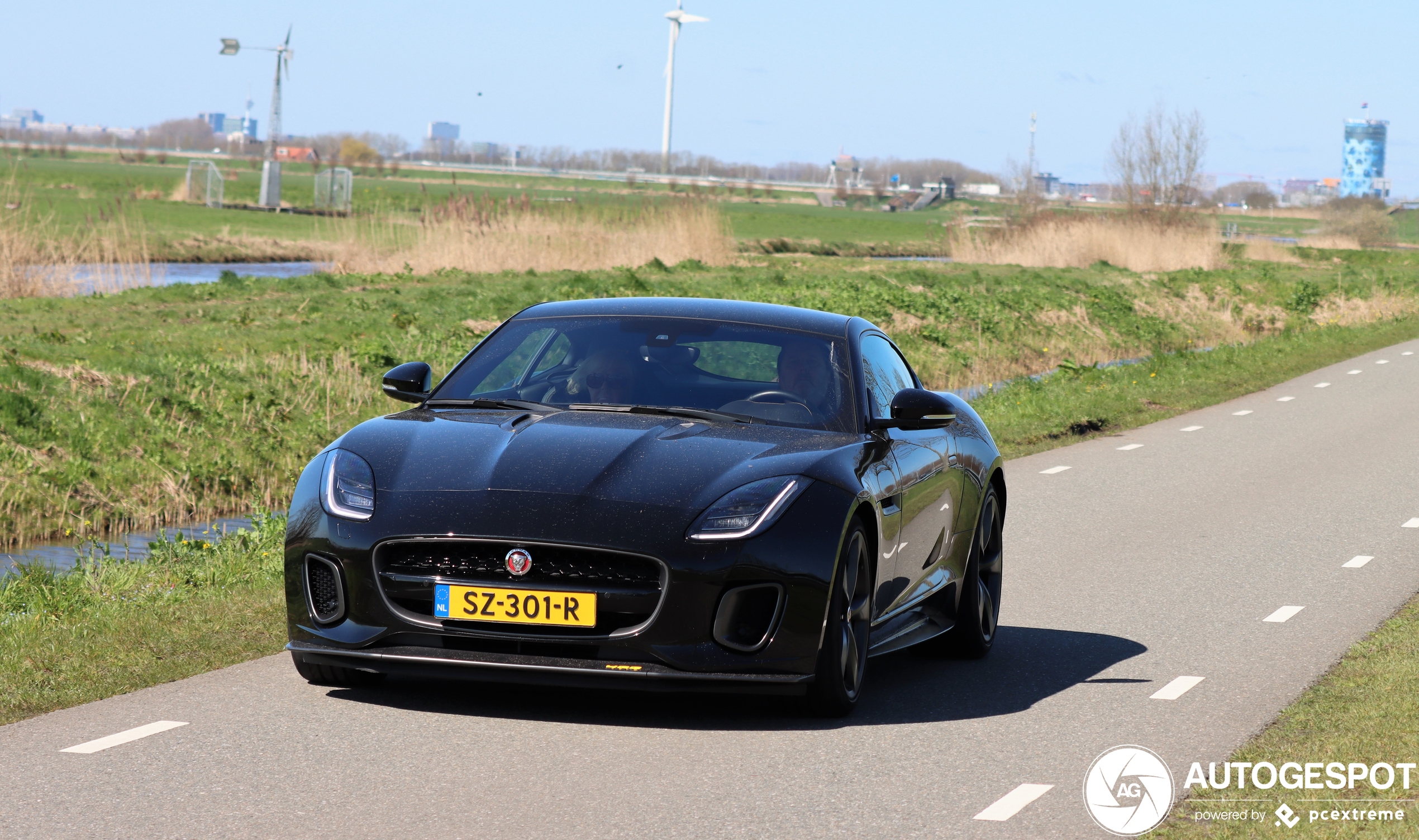 Jaguar F-TYPE 400 Sport Coupé