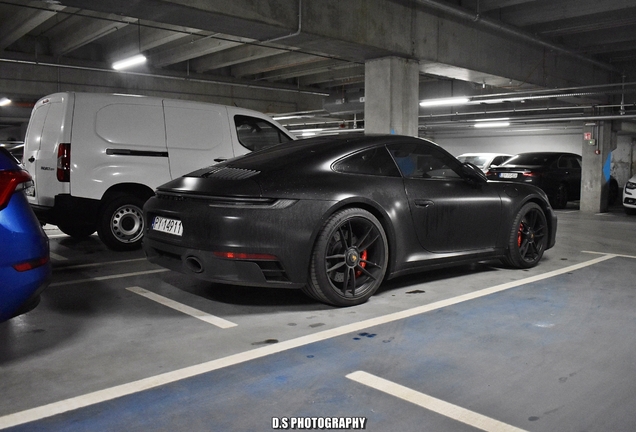 Porsche 992 Carrera 4 GTS