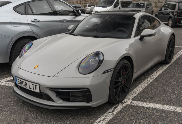 Porsche 992 Carrera 4 GTS