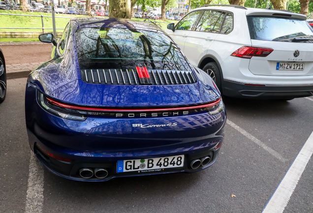 Porsche 992 Carrera 4S