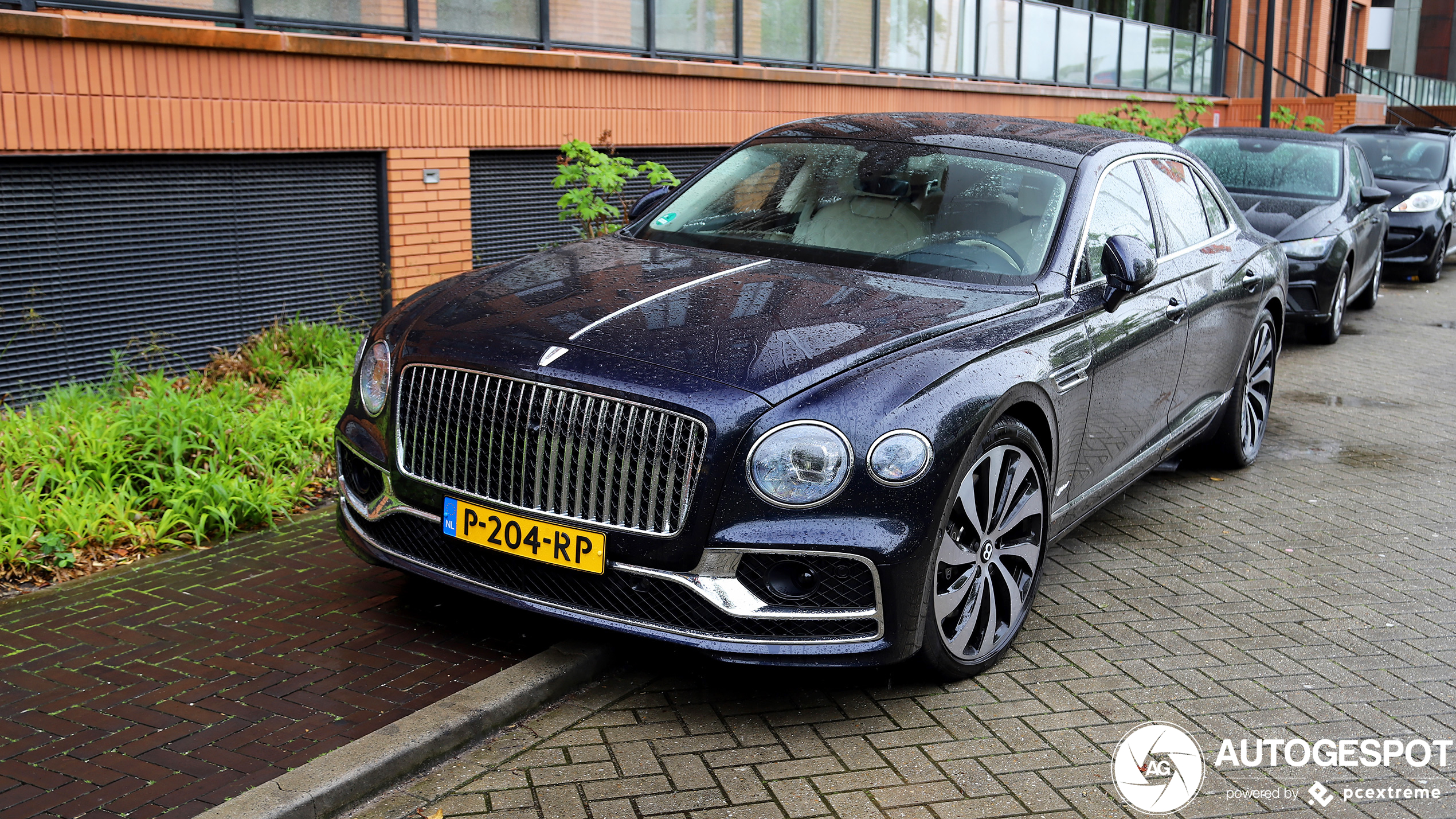 Bentley Flying Spur Hybrid