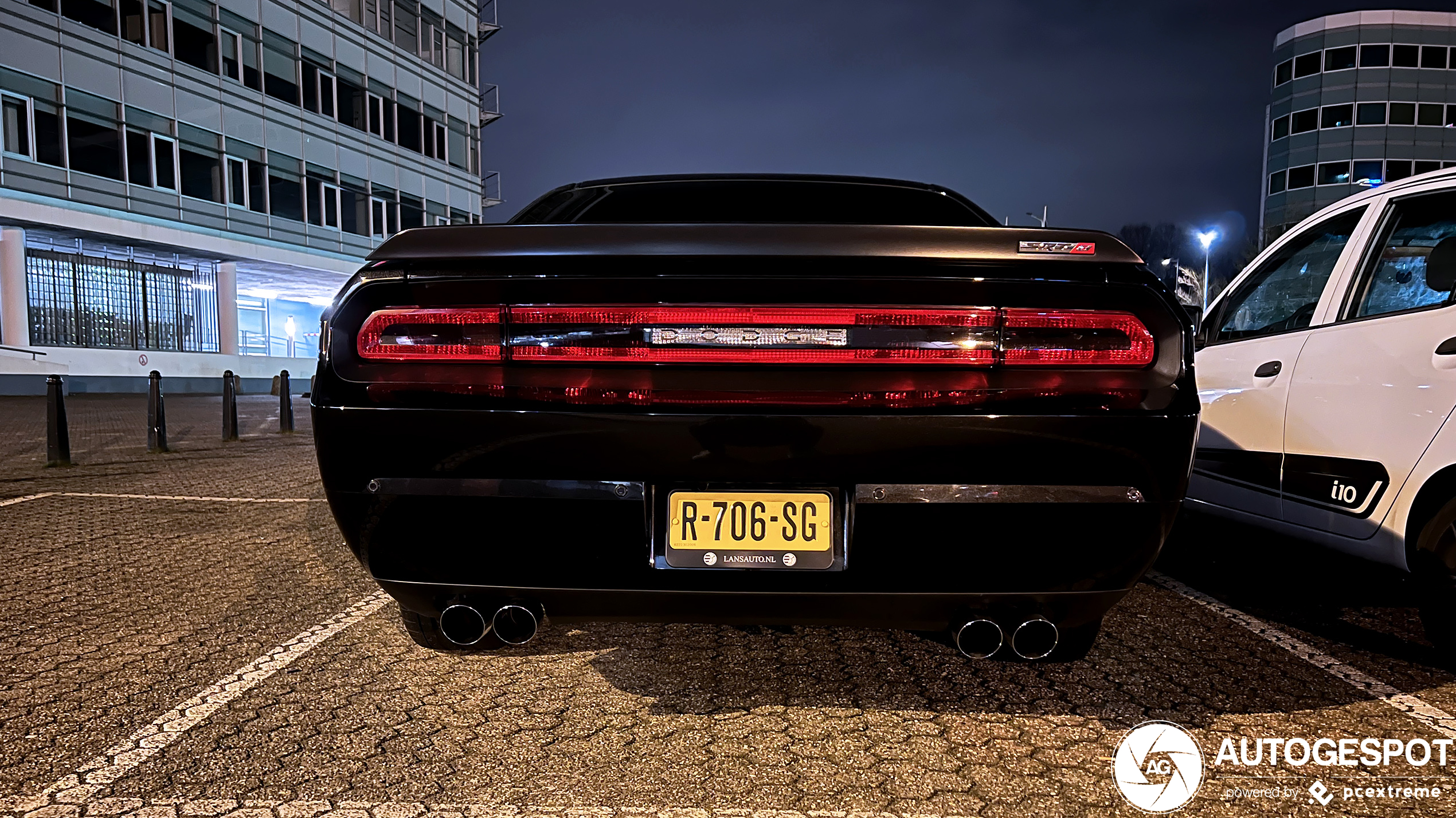 Dodge Challenger SRT-8