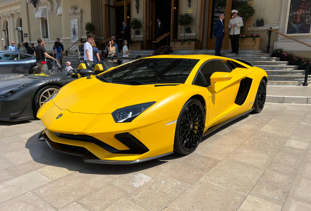 Lamborghini Aventador S LP740-4