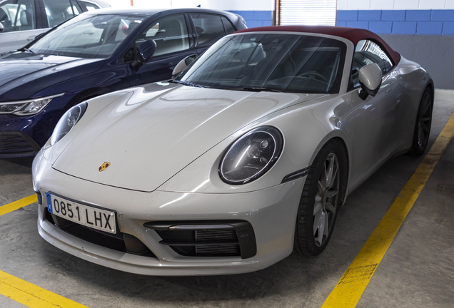 Porsche 992 Carrera 4S Cabriolet