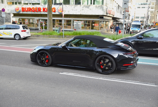 Porsche 992 Carrera 4S Cabriolet