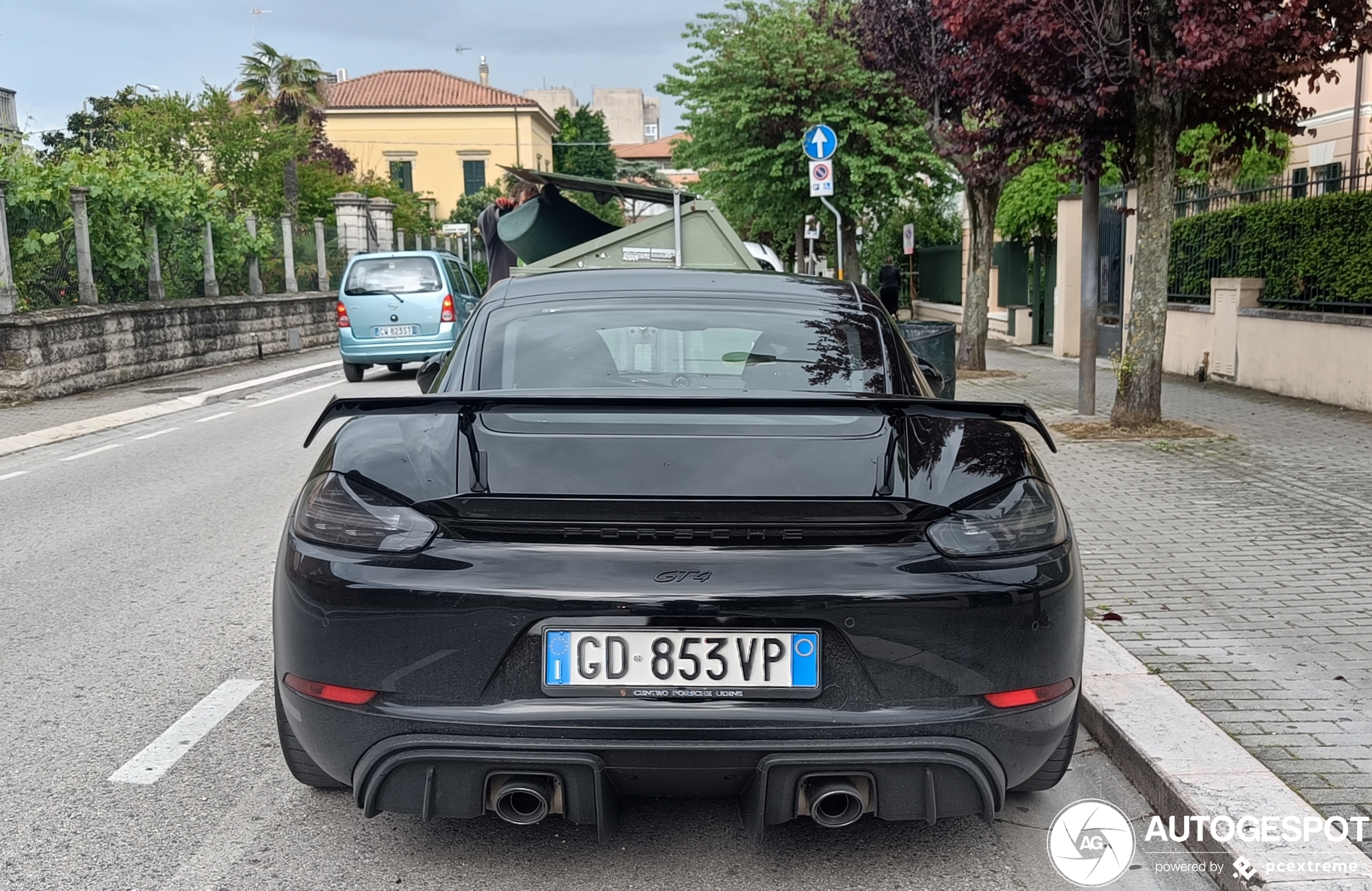 Porsche 718 Cayman GT4