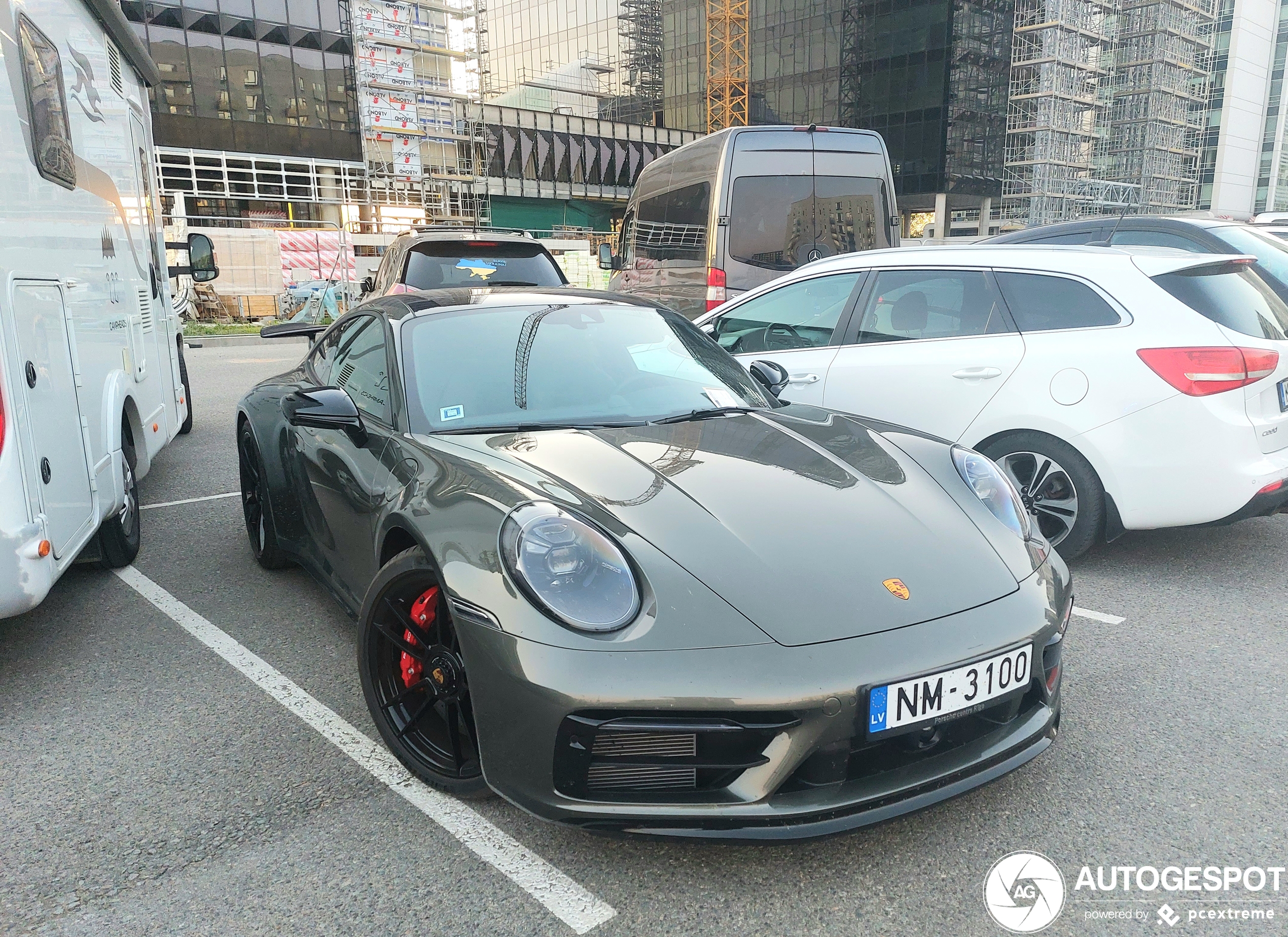 Porsche 992 Carrera 4 GTS