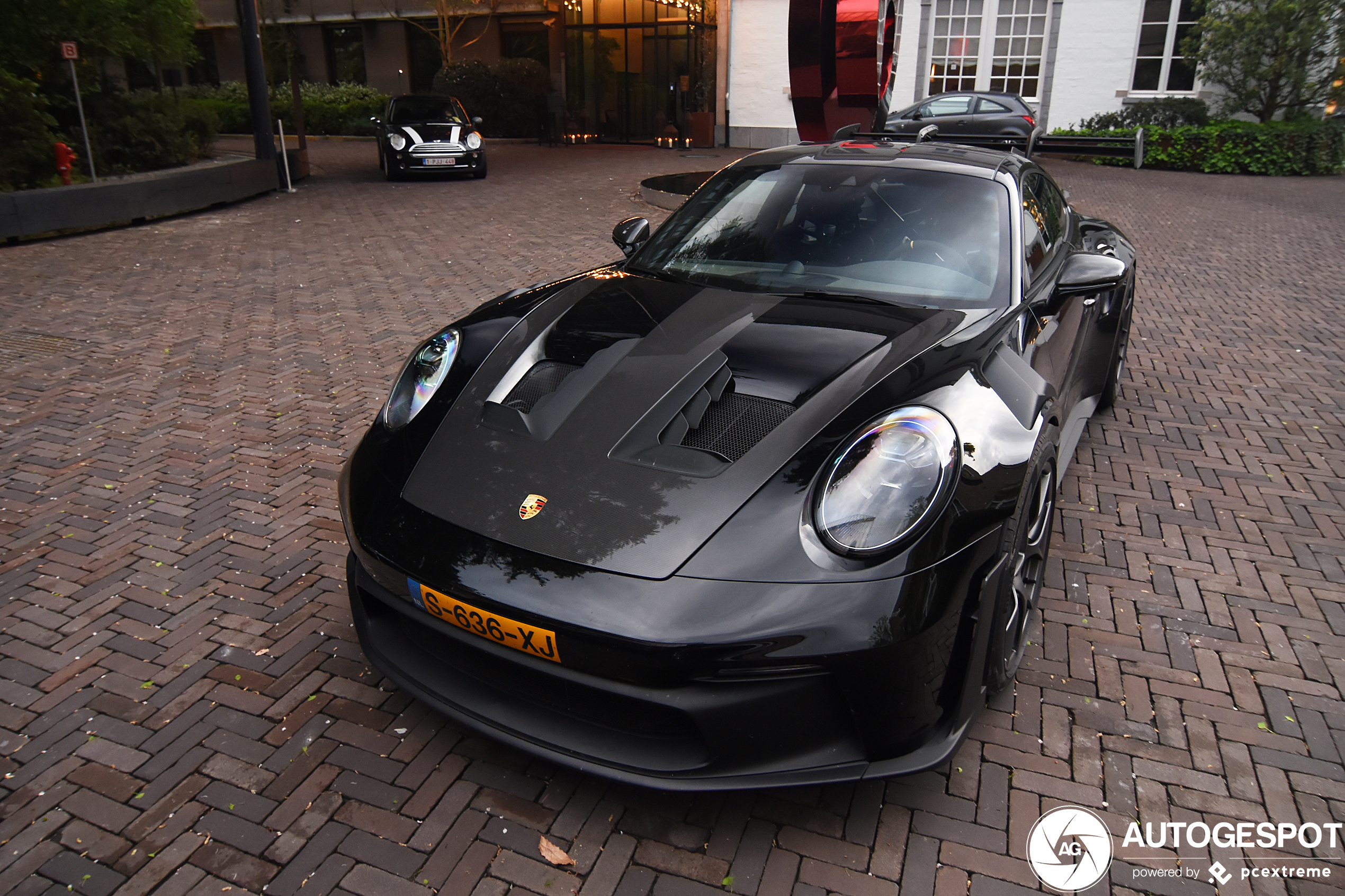 More and more Porsche 992 GT3 RS appear on the site