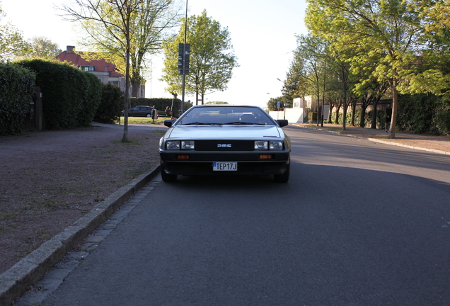 DeLorean DMC-12