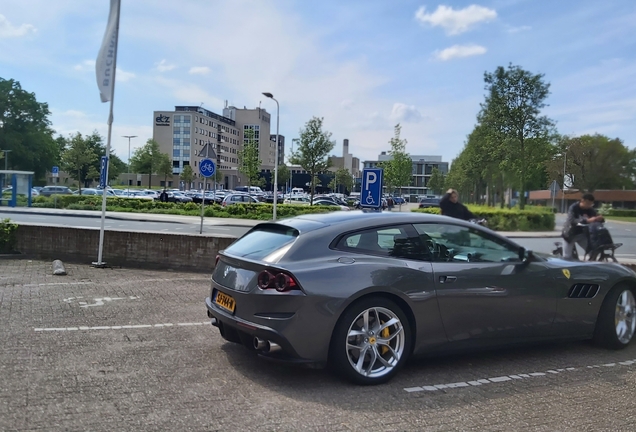 Ferrari GTC4Lusso T