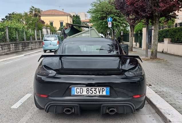 Porsche 718 Cayman GT4