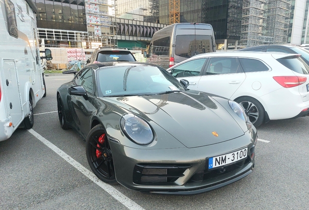 Porsche 992 Carrera 4 GTS