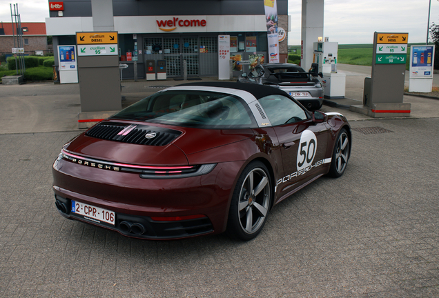 Porsche 992 Targa 4S Heritage Design Edition