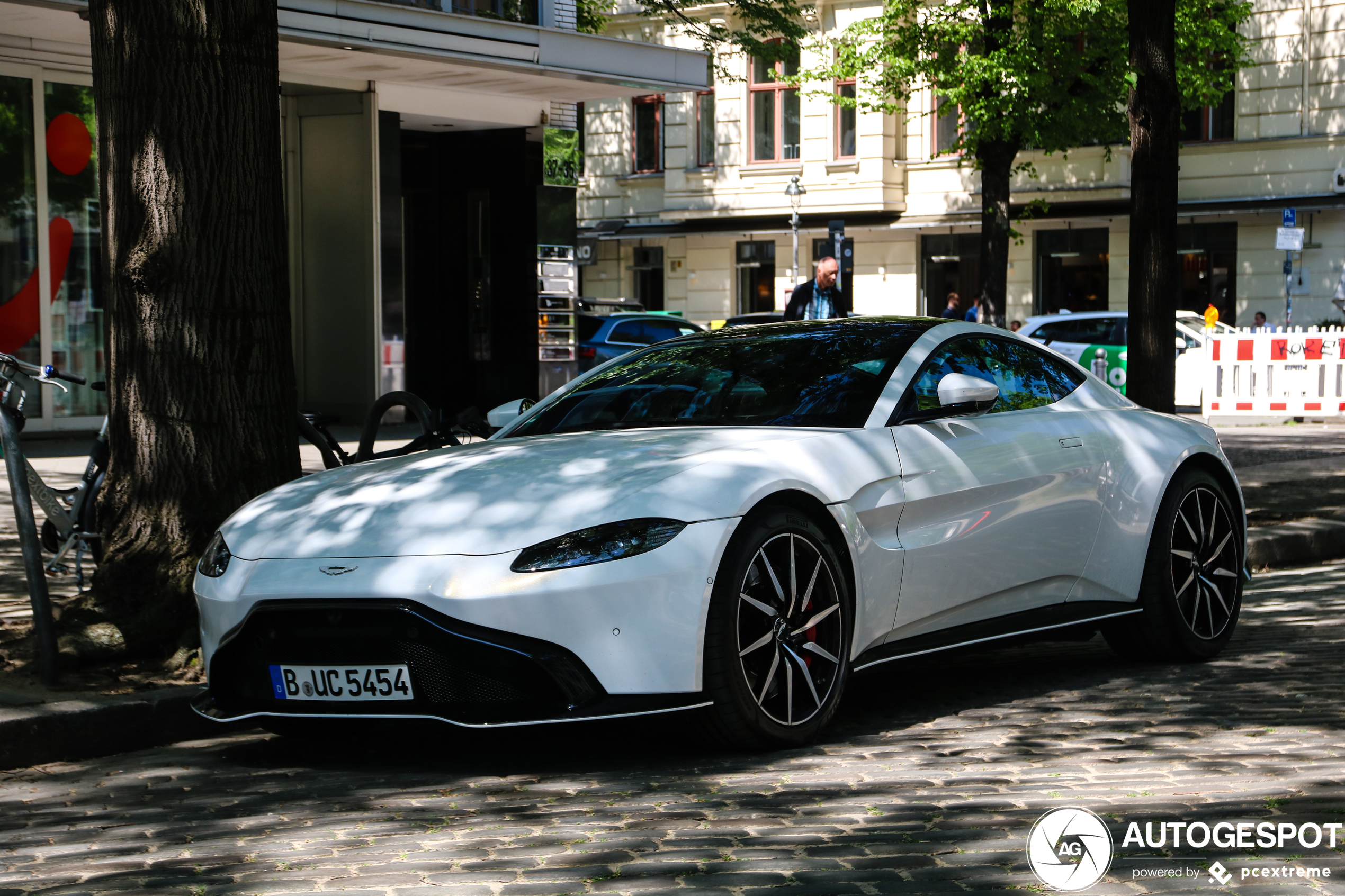 Aston Martin V8 Vantage 2018