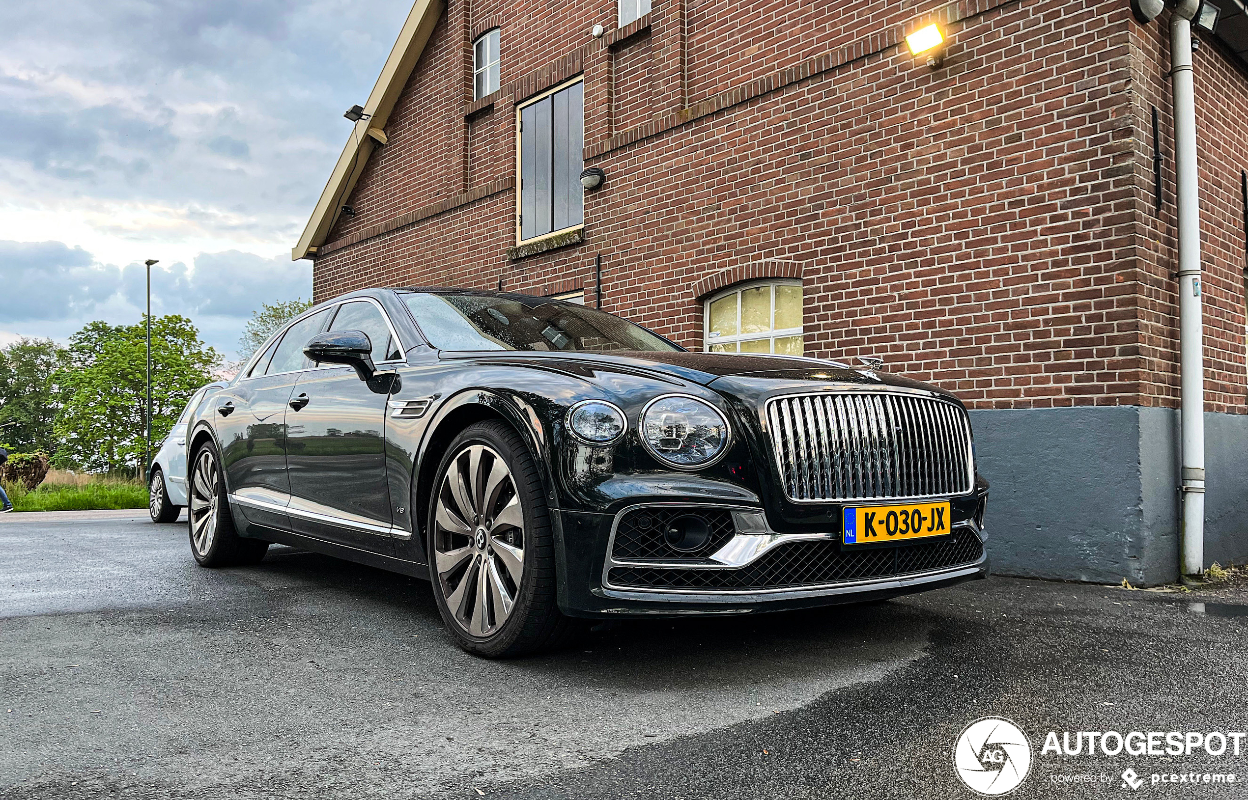 Bentley Flying Spur V8 2021