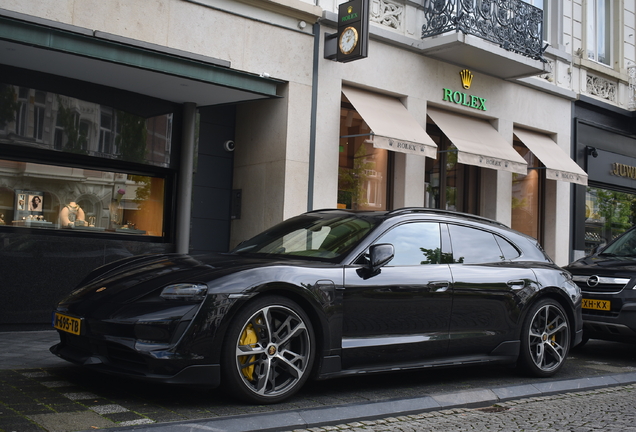 Porsche Taycan Turbo S Cross Turismo