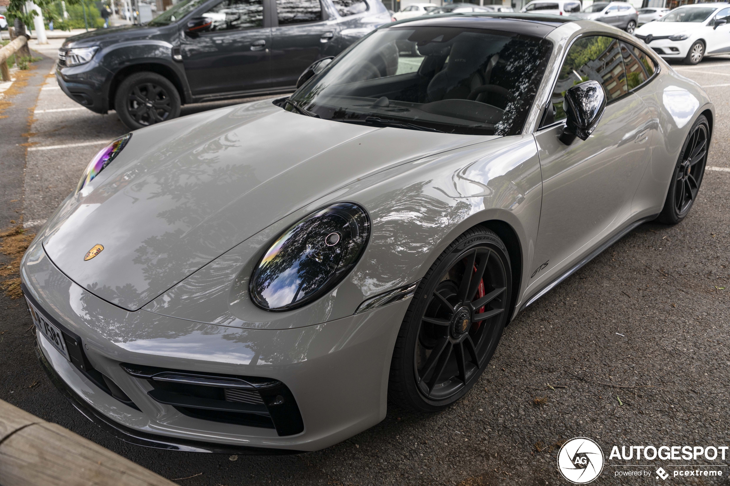 Porsche 992 Carrera 4 GTS