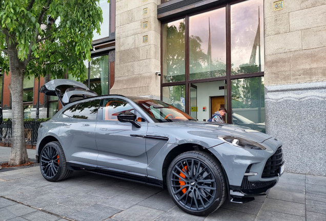 Aston Martin DBX707