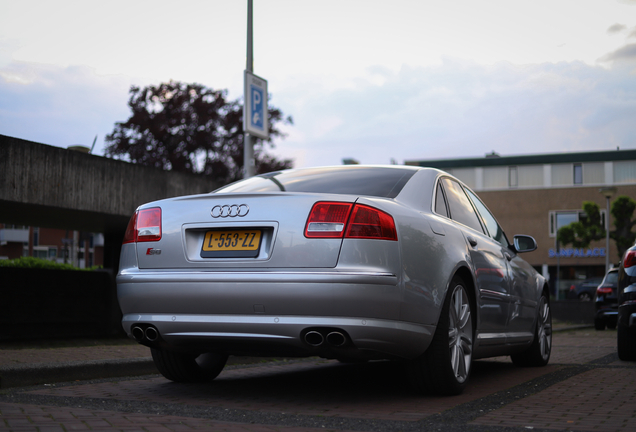 Audi S8 D3