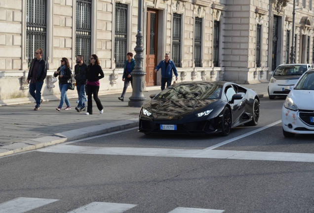 Lamborghini Huracán LP640-4 EVO