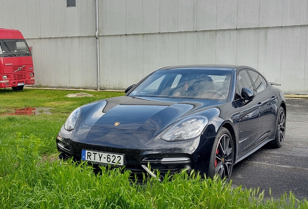 Porsche 971 Panamera Turbo