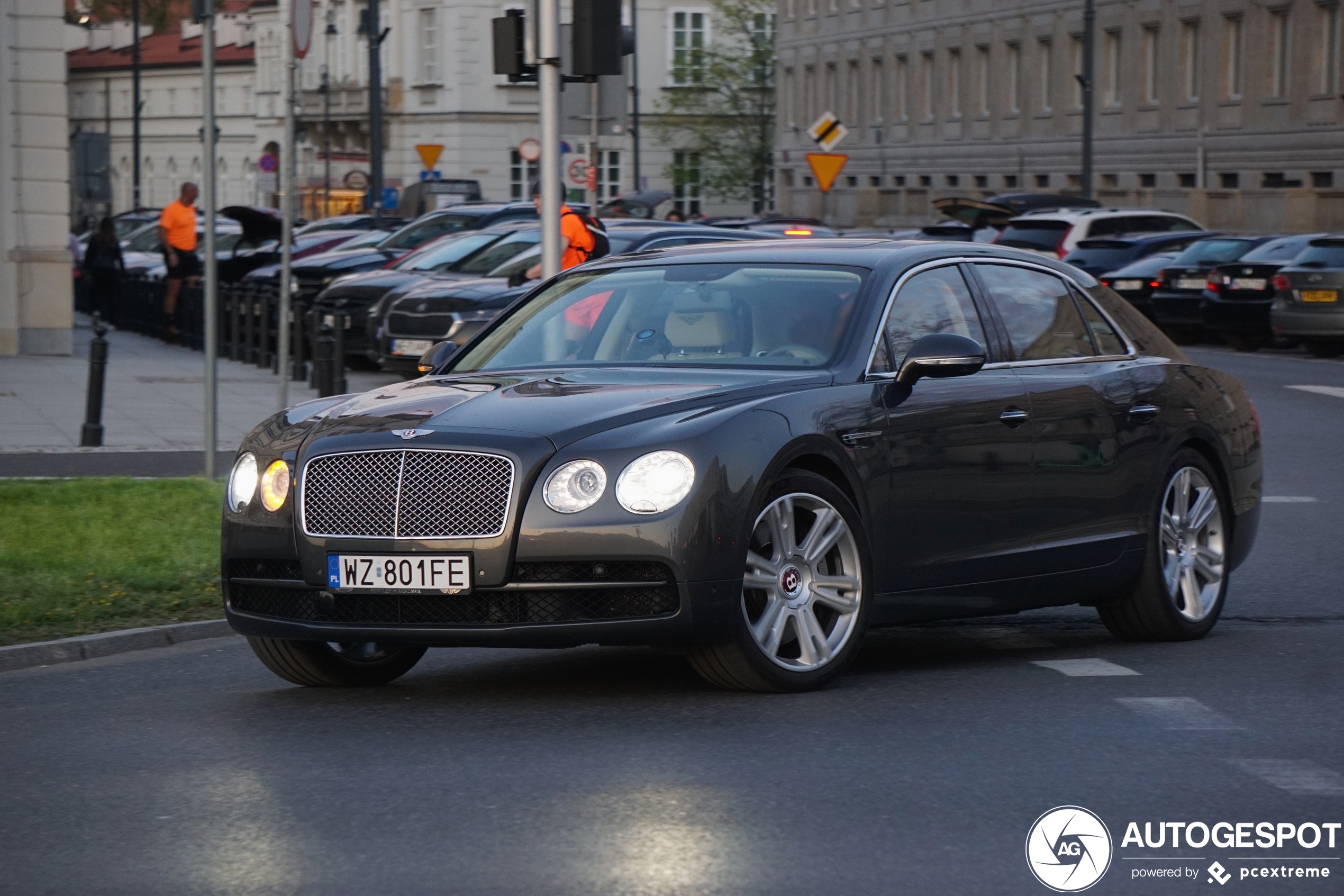 Bentley Flying Spur V8