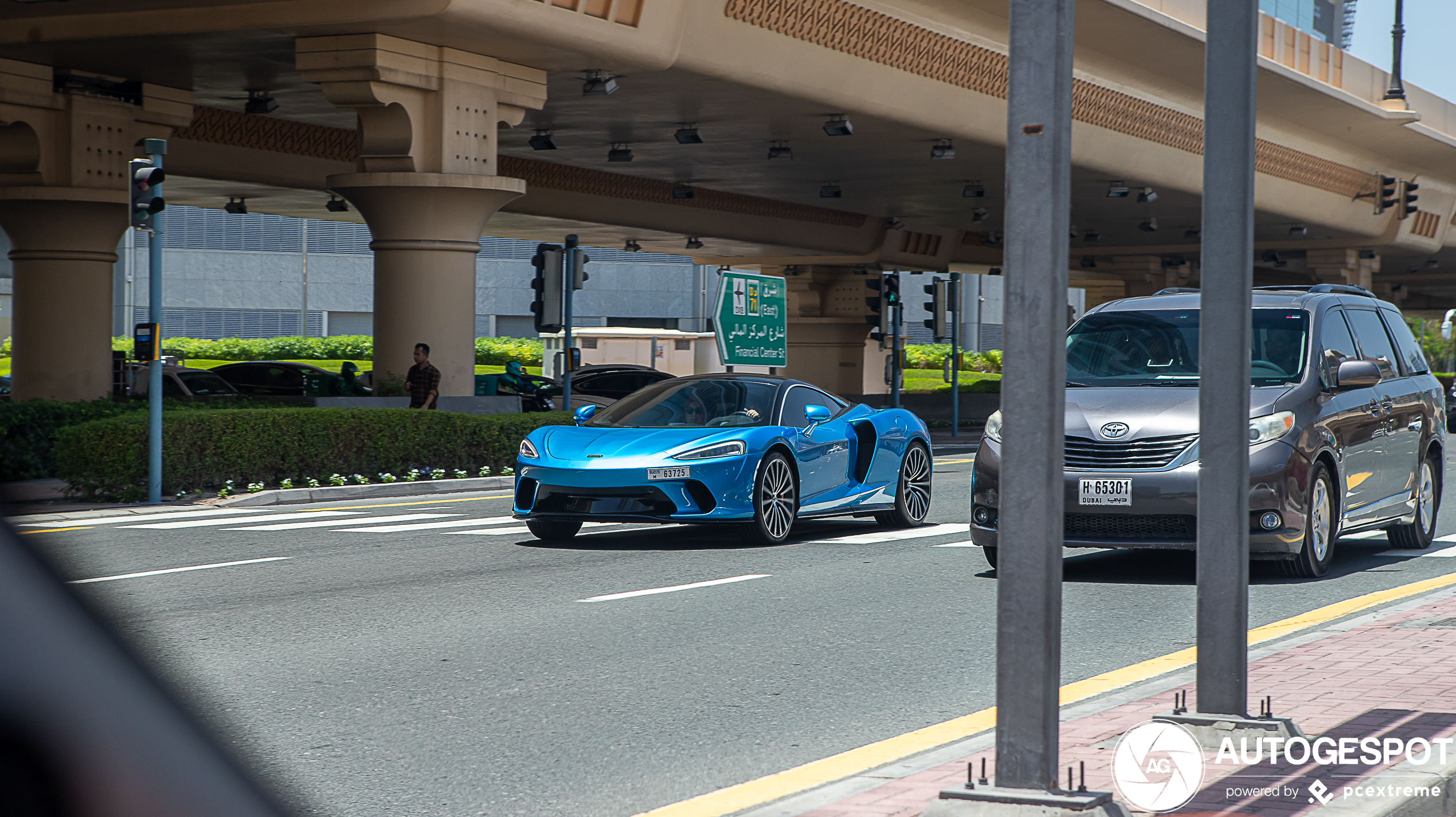 McLaren GT