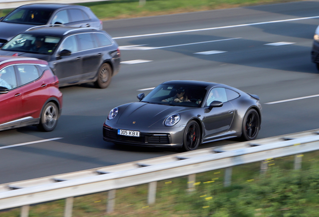 Porsche 992 Carrera 4S