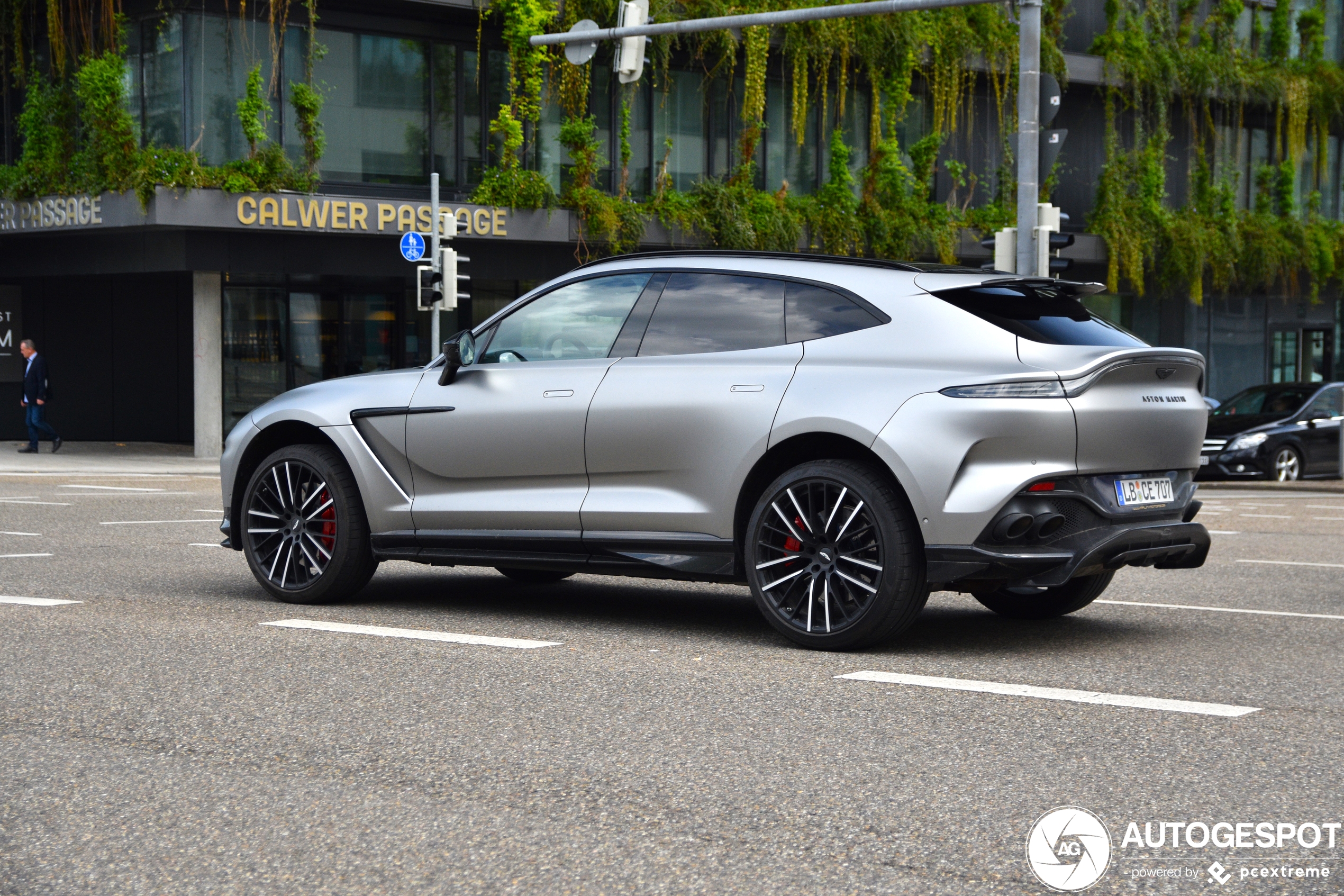 Aston Martin DBX707