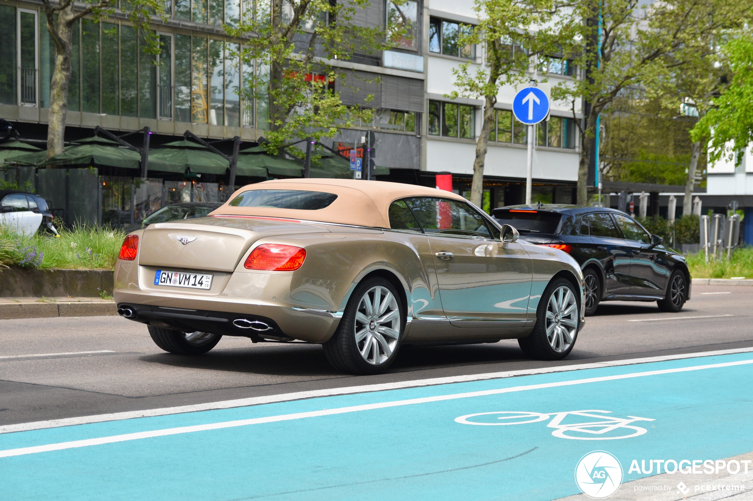 Bentley Continental GTC V8