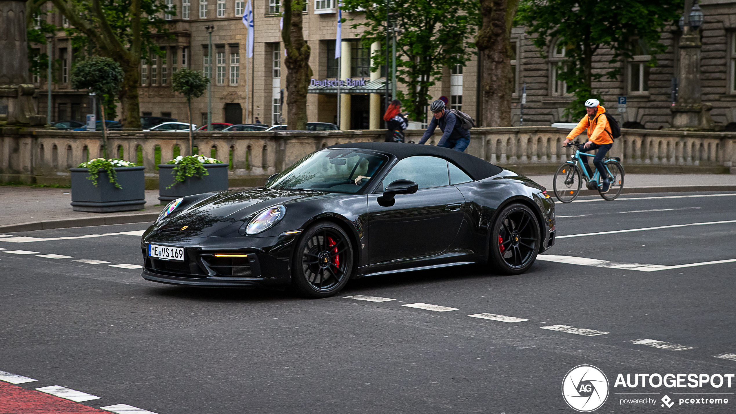 Porsche 992 Carrera 4 GTS Cabriolet