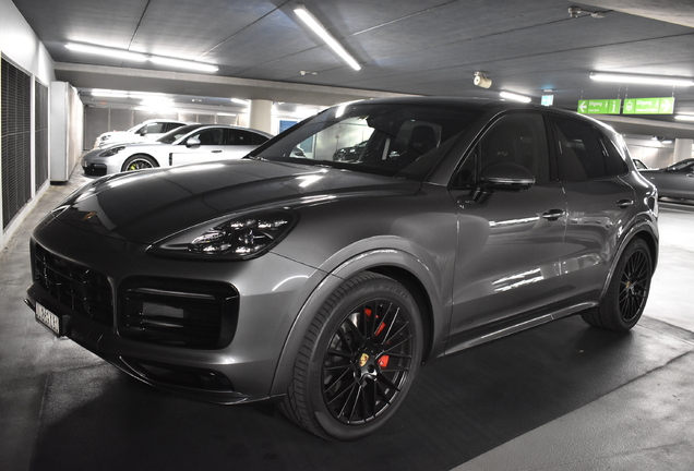 Porsche 9YA Cayenne GTS