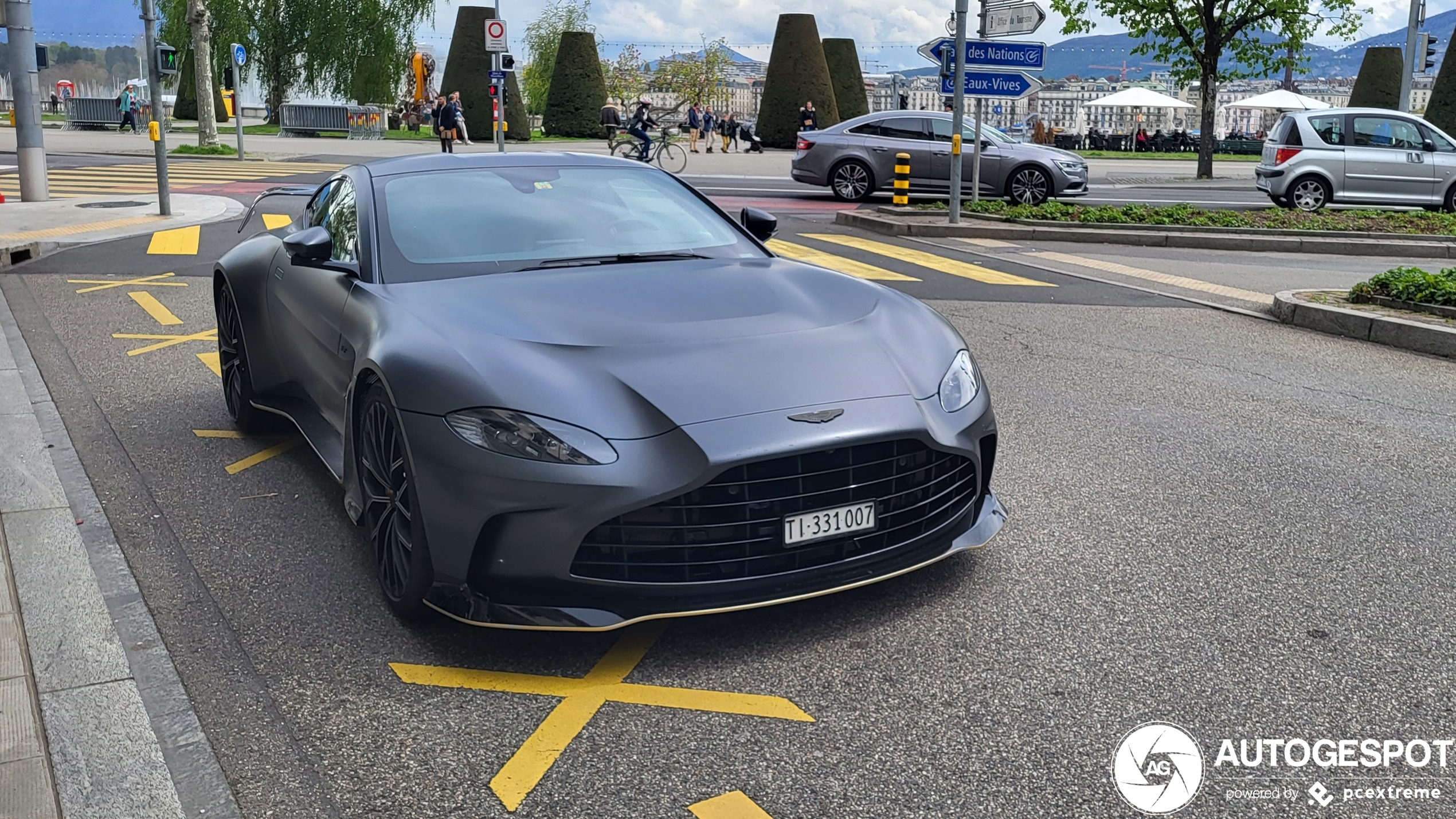 Aston Martin V12 Vantage 2023