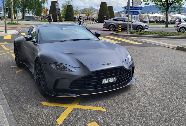 Aston Martin V12 Vantage 2023