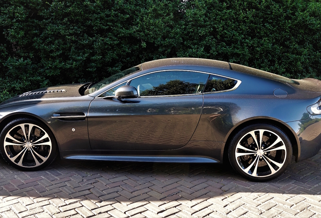 Aston Martin V12 Vantage