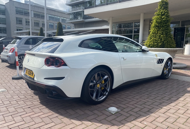 Ferrari GTC4Lusso T