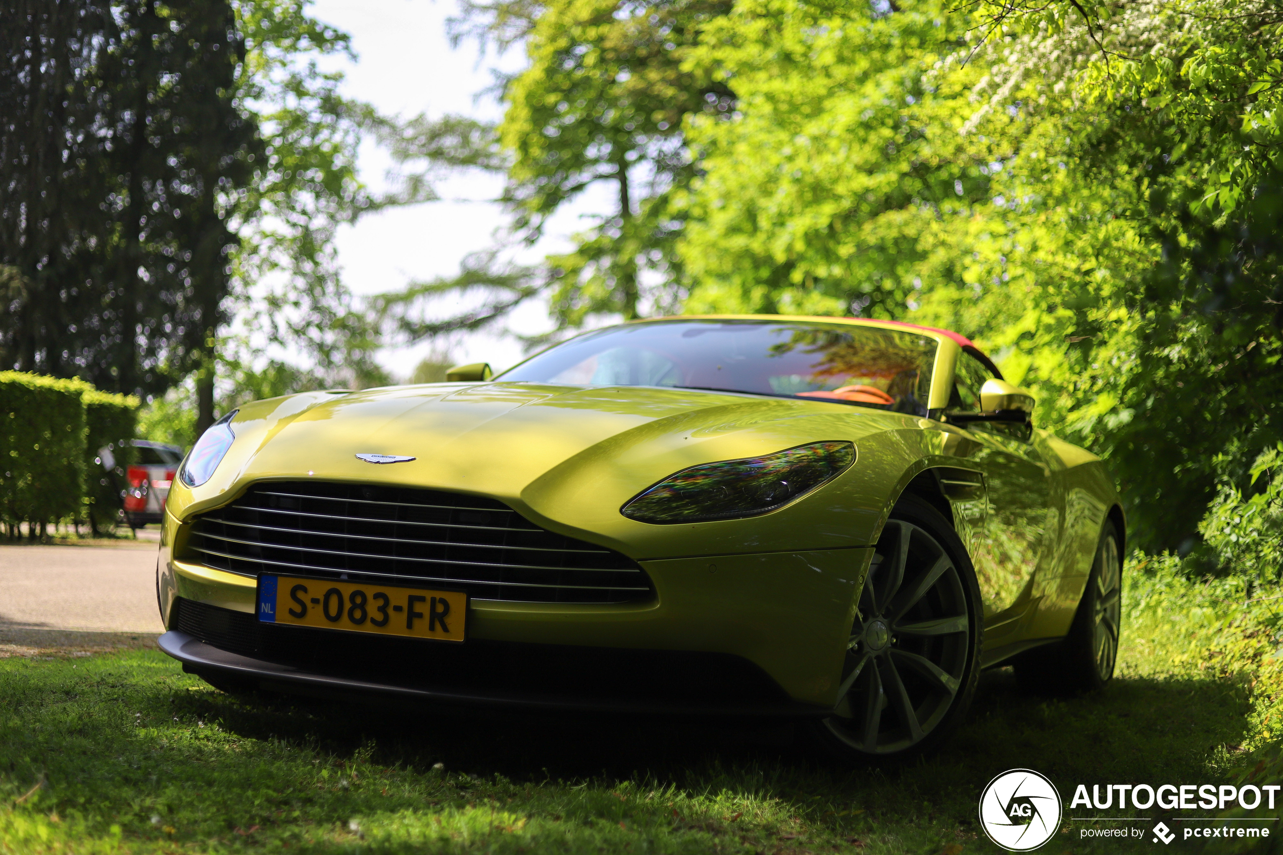 Aston Martin DB11 V8 Volante